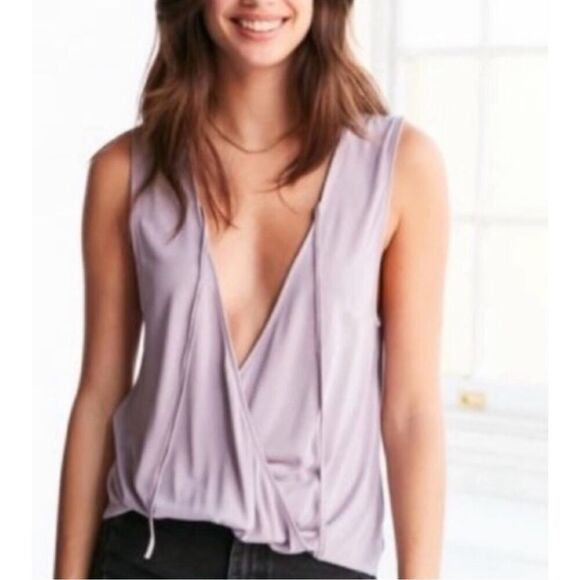 ✨Silence + Noise Urban Outfitters Tie Front Sz XS Top✨ - Picture 1 of 11